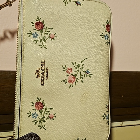 Small Coach Purse - Picture 2 of 10